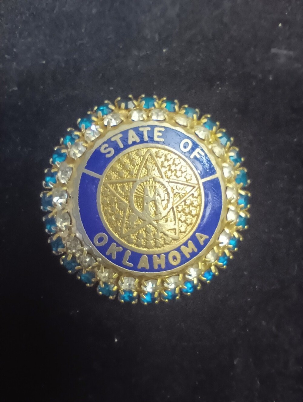 Vintage Cinerama Clanston State Seal Of Oklahoma Brooch